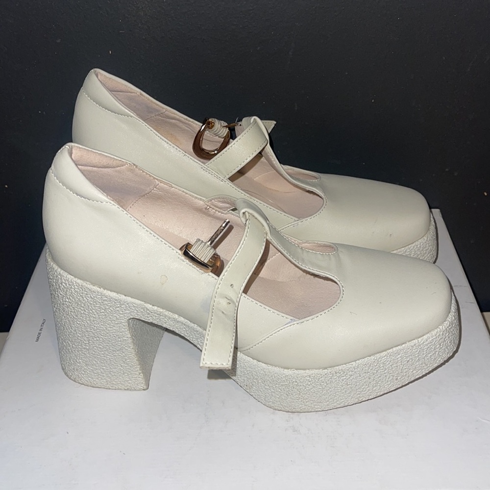 Shoes - Picture 2 of 6